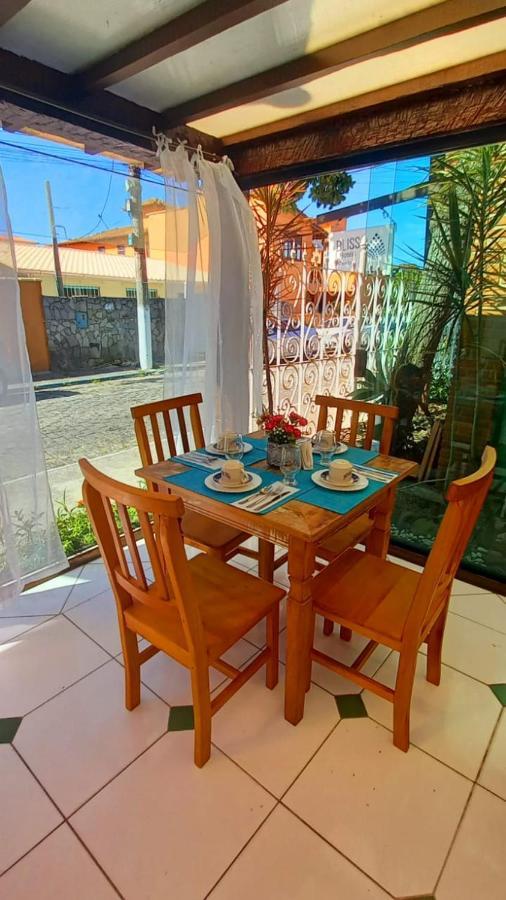 Bliss Hoteis Centro Búzios 외부 사진 A dining table with four chairs