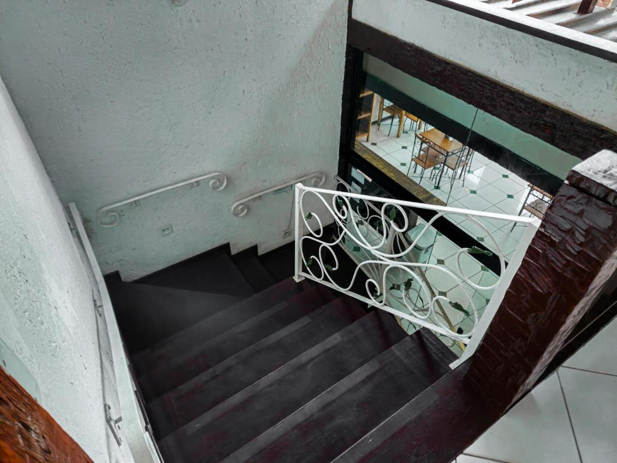 Bliss Hoteis Centro Búzios 외부 사진 A staircase with a handrail